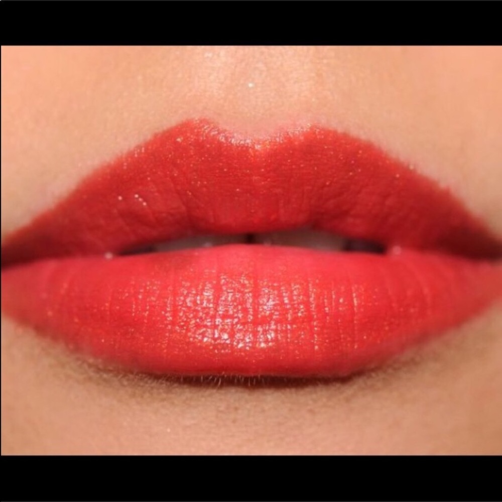 MAC COSMETICS CREMESHEEN LIPSTICK DOZEN CARNATIONS red - Picture 7 of 8